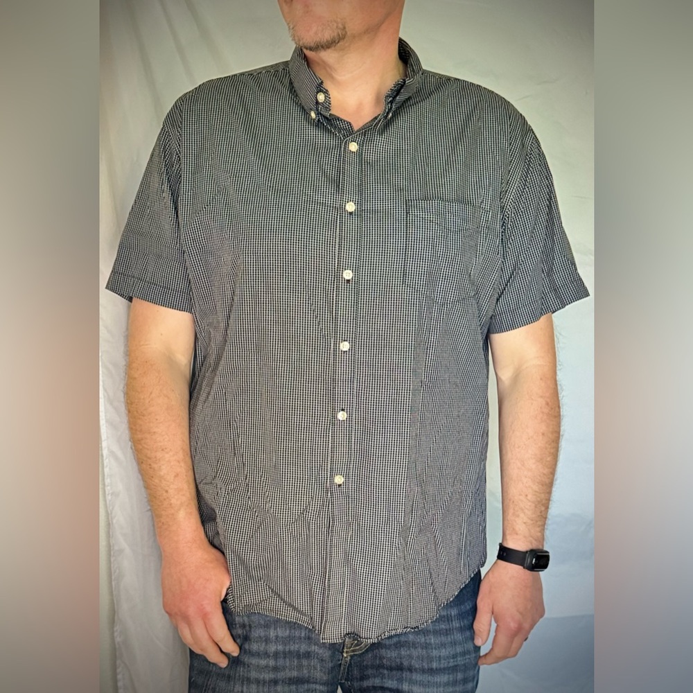 Van Heusen Men’s Black & White Checkered Plaid Short Sleeve Button Up Shirt